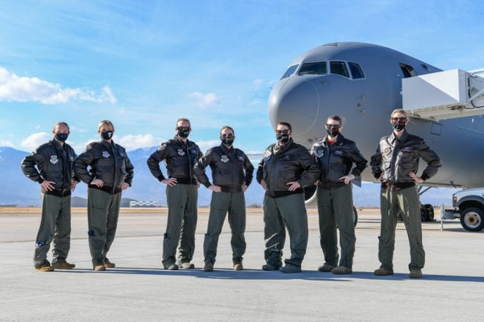 female tanker1 All-female aircrew pose for a photo