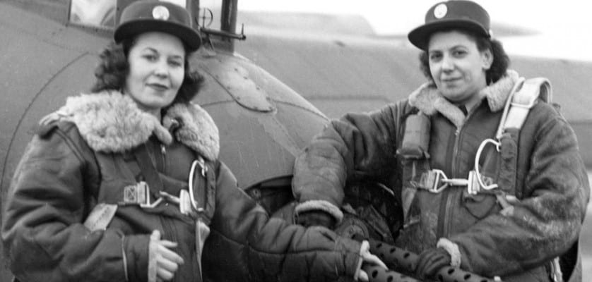 WACs pose by the tail guns of a 401st BG B-17