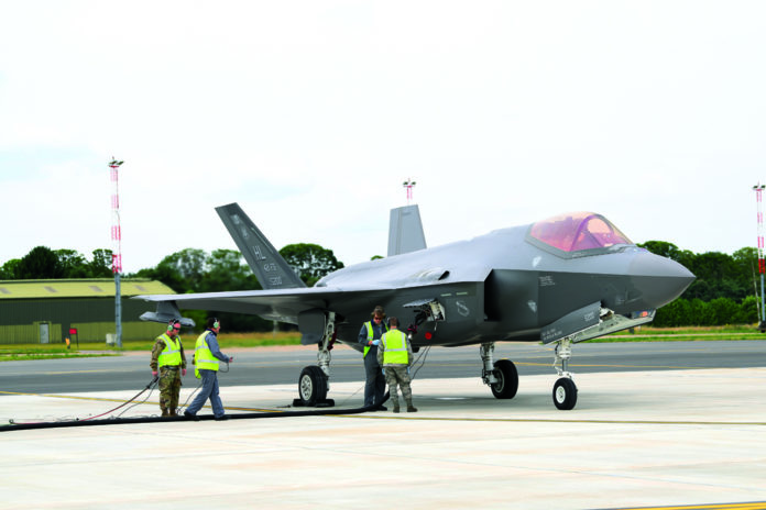 US, RAF perform first joint F-35A hot pit refueling training