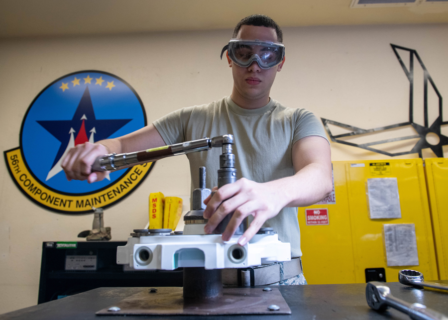 Hydraulics Airman assembles F-16 brake - The Thunderbolt - Luke AFB