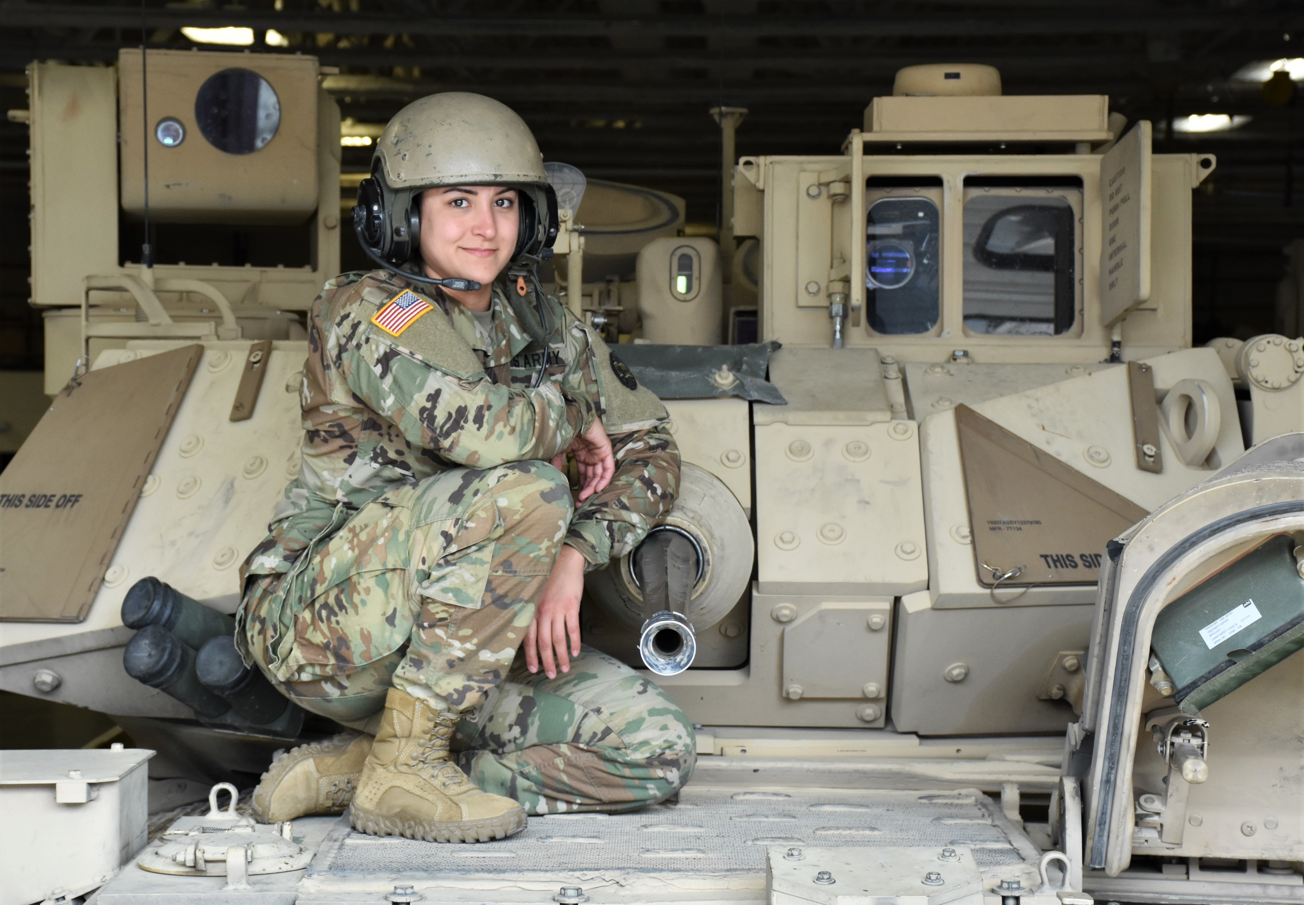 Women Integrating Into Army S Final Infantry Armor Units High Desert
