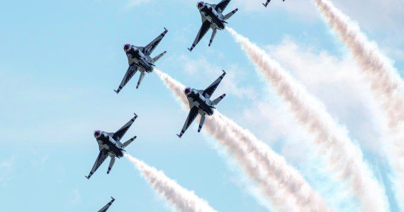 Thunderbirds perform for Skyfest