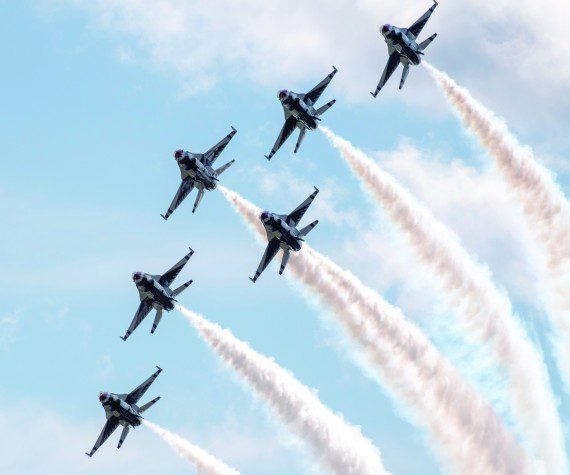 Thunderbirds perform for Skyfest