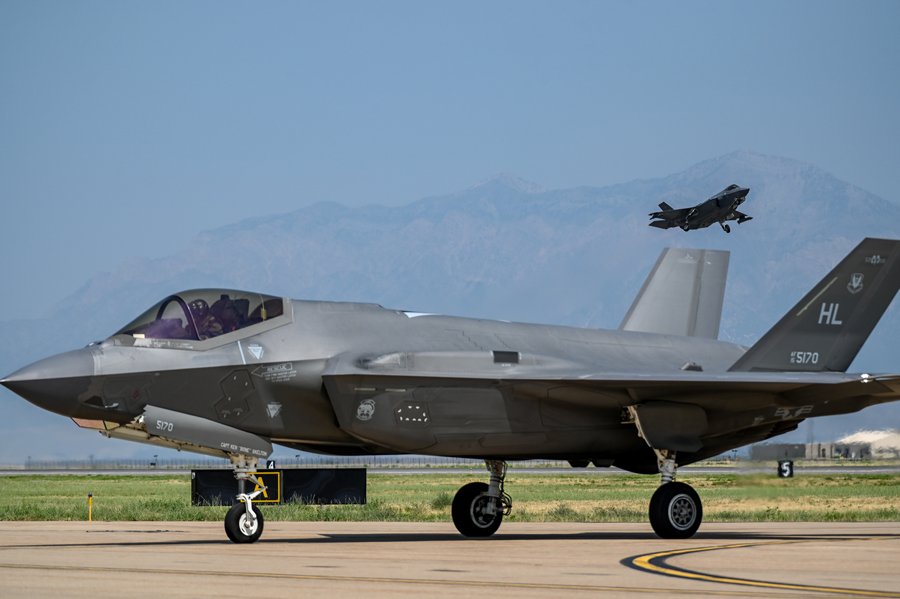 BREAKING NEWS: AF F-35 stürzt auf Basis in Utah ab