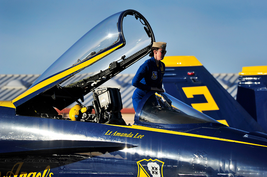 Women’s History Month US Navy Blue Angels selects first female demo