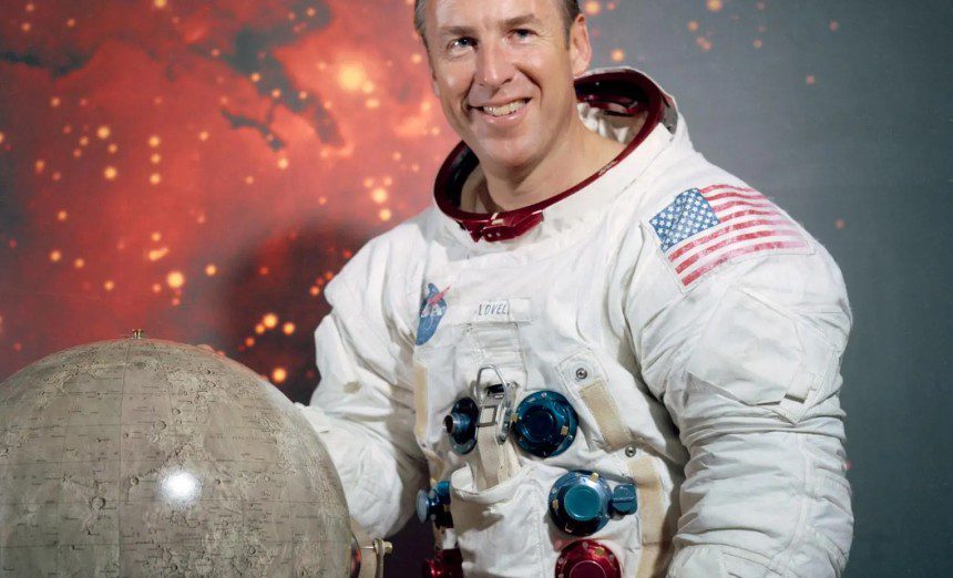 Portrait of NASA astronaut Jim Lovell
Credit: NASA